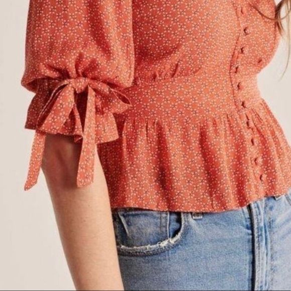 NWT Abercrombie Tie Sleeve Peasant Top SIZE M - Picture 4 of 8